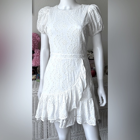 Yumi Kim Tonya 100% cotton eyelet lace Ruffled dress in white color Size XS - Picture 1 of 12